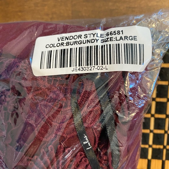 Burgundy formal dress - Picture 5 of 6